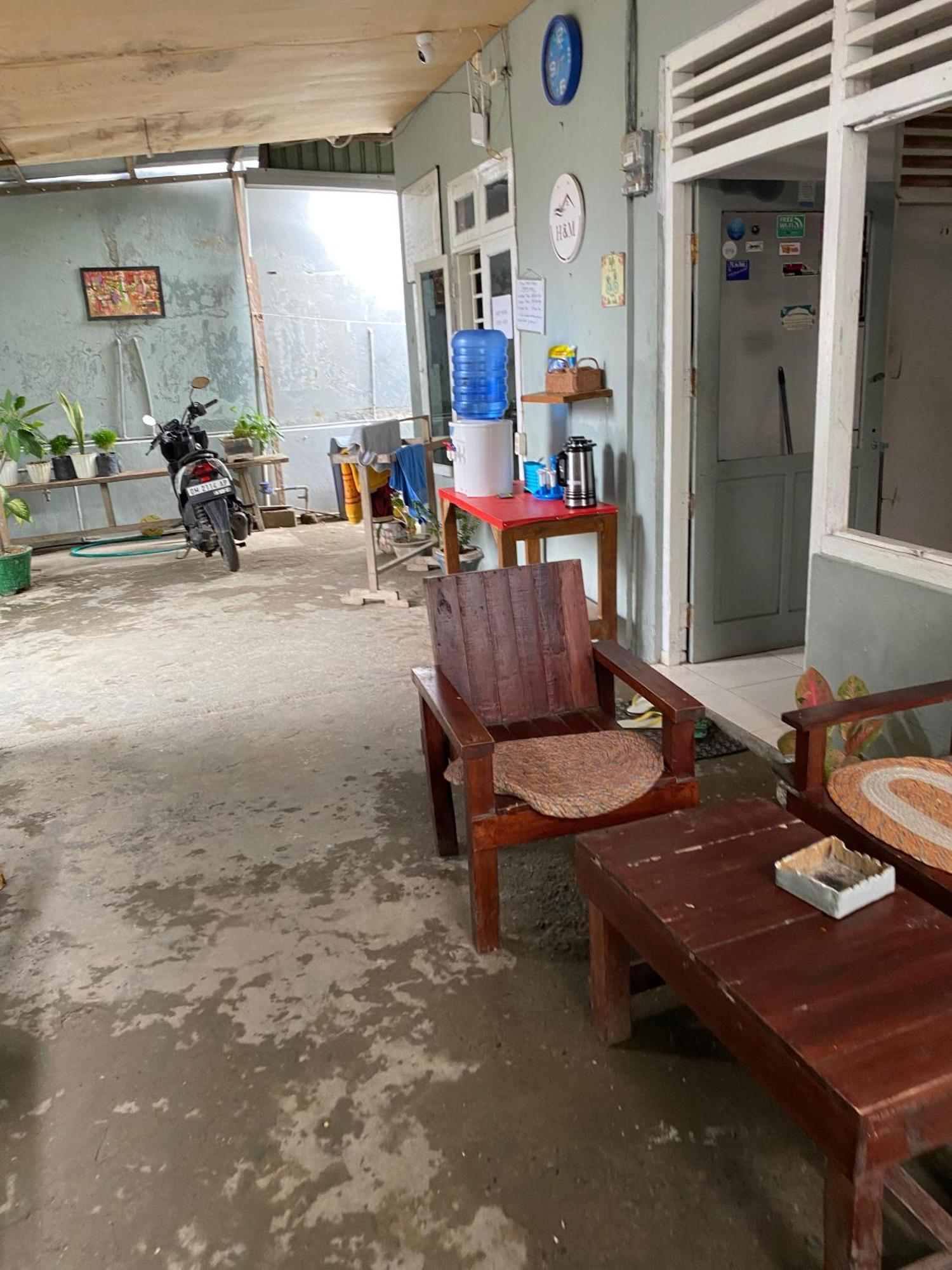 Harry & Mimin Homestay Gorontalo Exterior foto